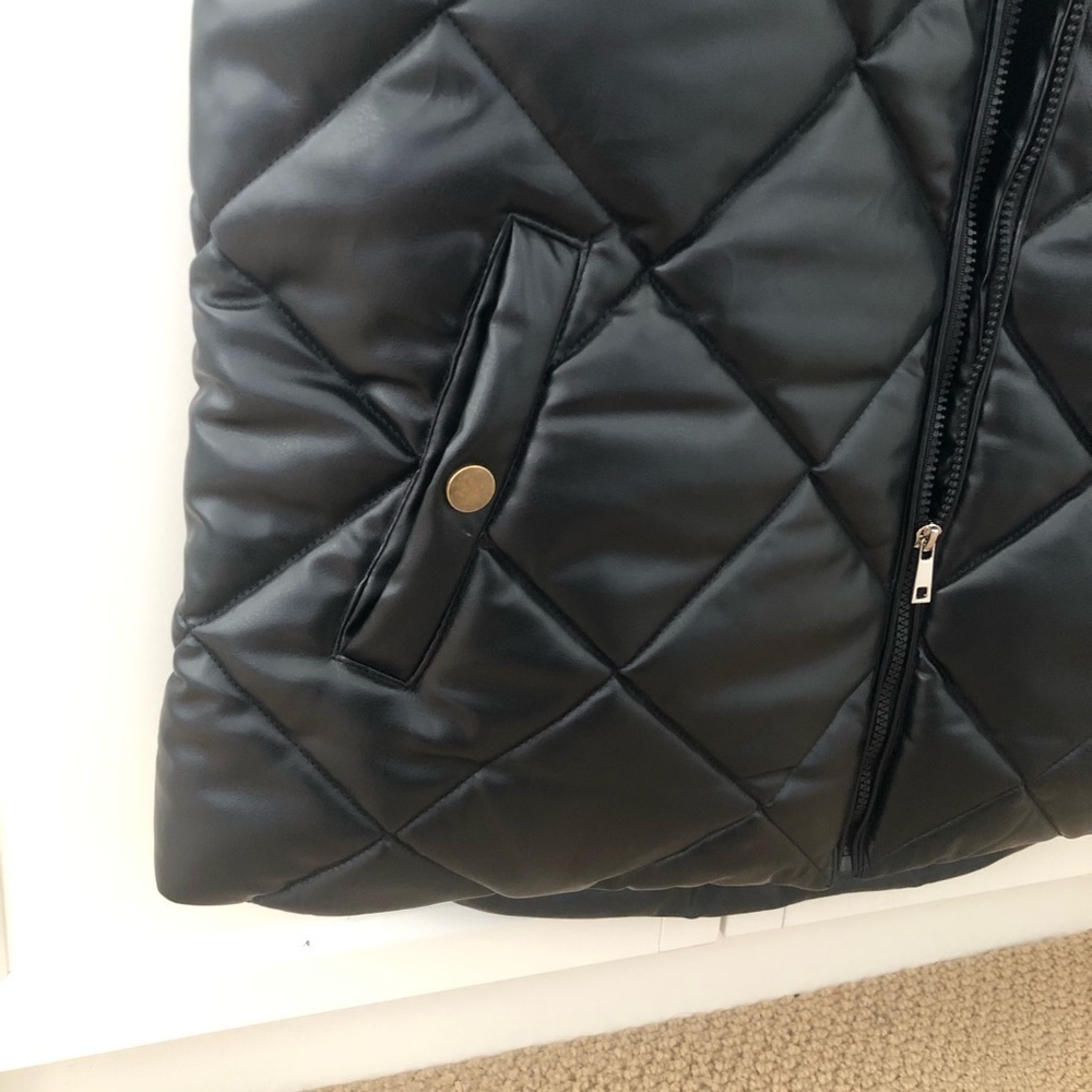 Zenana Faux Black Vegan Leather puffer puffy vest with Zipper Pocket 2X - Picture 5 of 8